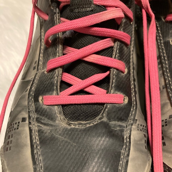 🔴-  Under Armour womens cletted shoes - Picture 4 of 13